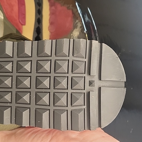 Valentino Garavani Rockrunner Sneakers - Picture 15 of 16